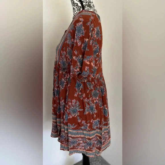 NWT Angie Women’s Brown Blue Floral Short Sleeve Boho Peasant Mini Dress Size M - Picture 3 of 9